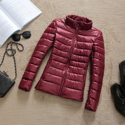 Leichte Damen-Daunenjacke mit Reißverschluss und Taschen