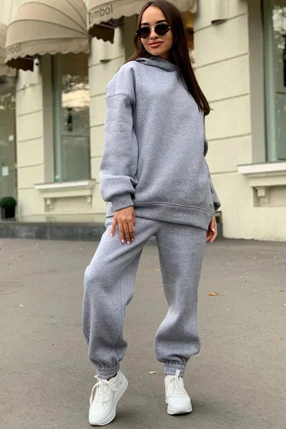 Bequeme Hoodie- und Jogginghose-Kombination mit praktischen Taschen