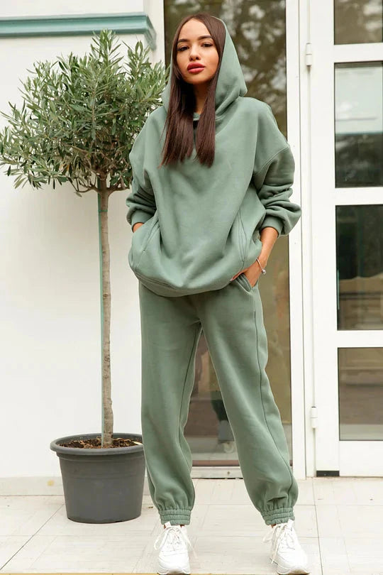 Bequeme Hoodie- und Jogginghose-Kombination mit praktischen Taschen