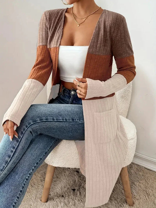 Cardigan Mittellanger Rippenpullover für mühelose Eleganz