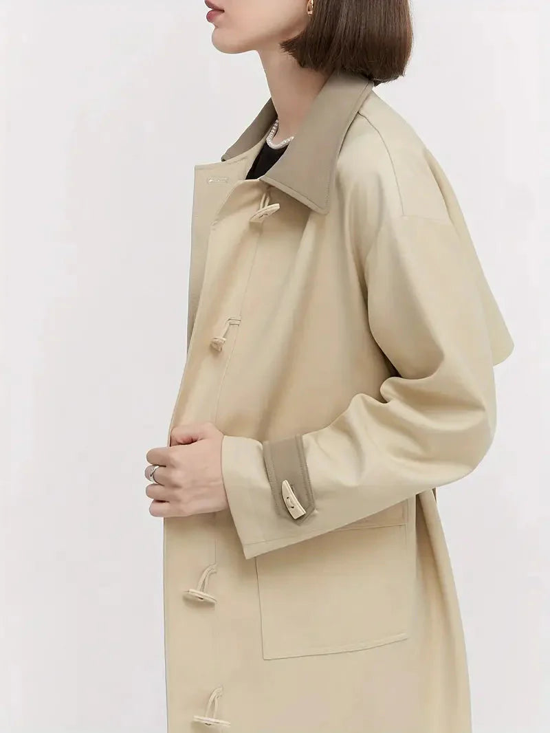 Eleganter Farbblock-Trenchcoat mit Taillengürtel und Knopfleiste für den Herbst