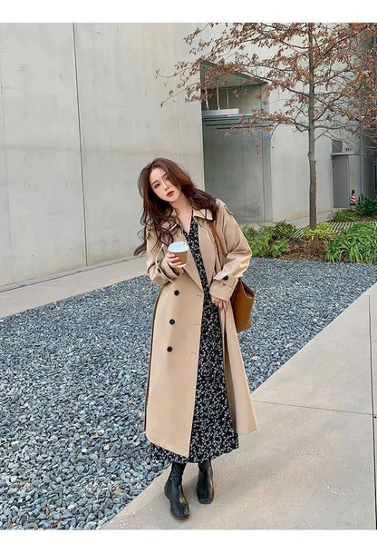 Eleganter langer Trenchcoat mit doppelter Knopfreihe für stilvolle Looks