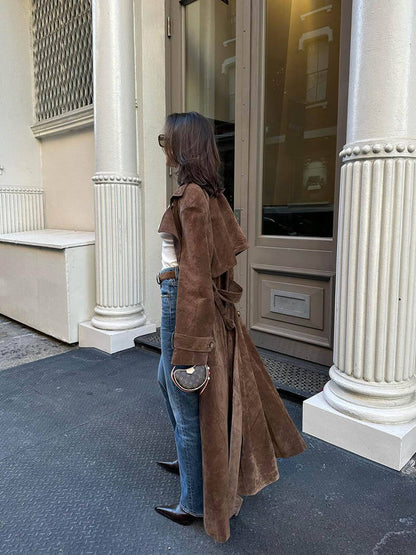 Eleganter Wildleder-Trenchcoat für stilvolle Herbst- und Frühlingslooks