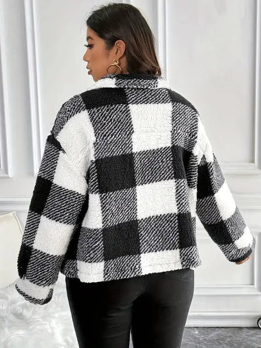 Gemütlicher Plus Size Karierter Teddy-Mantel aus Polyester - Modischer Winterlook mit Knopfverschluss