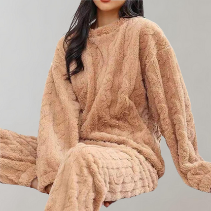 Gemütliches Fleece-Pyjama-Set für kalte Nächte