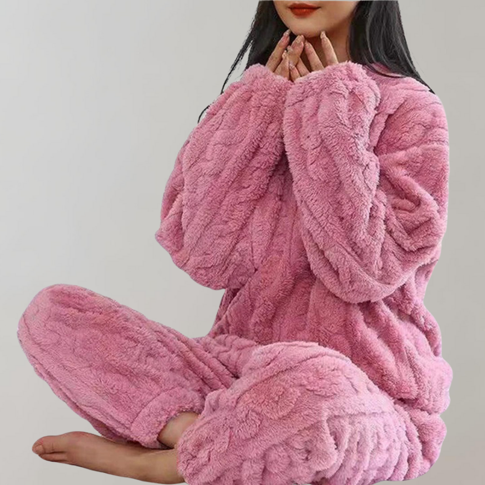 Gemütliches Fleece-Pyjama-Set für kalte Nächte