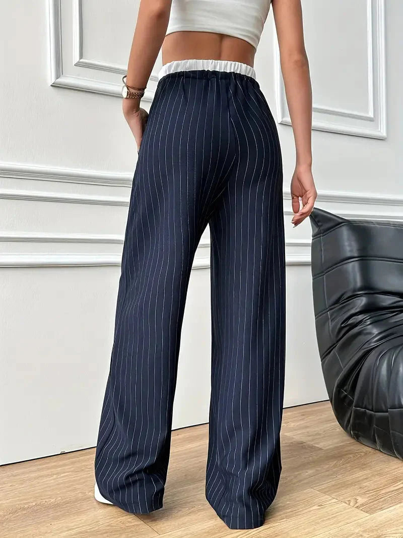 Gestreifte Hose mit Bindegürtel, eleganter High-Waist-Stil und Taschen