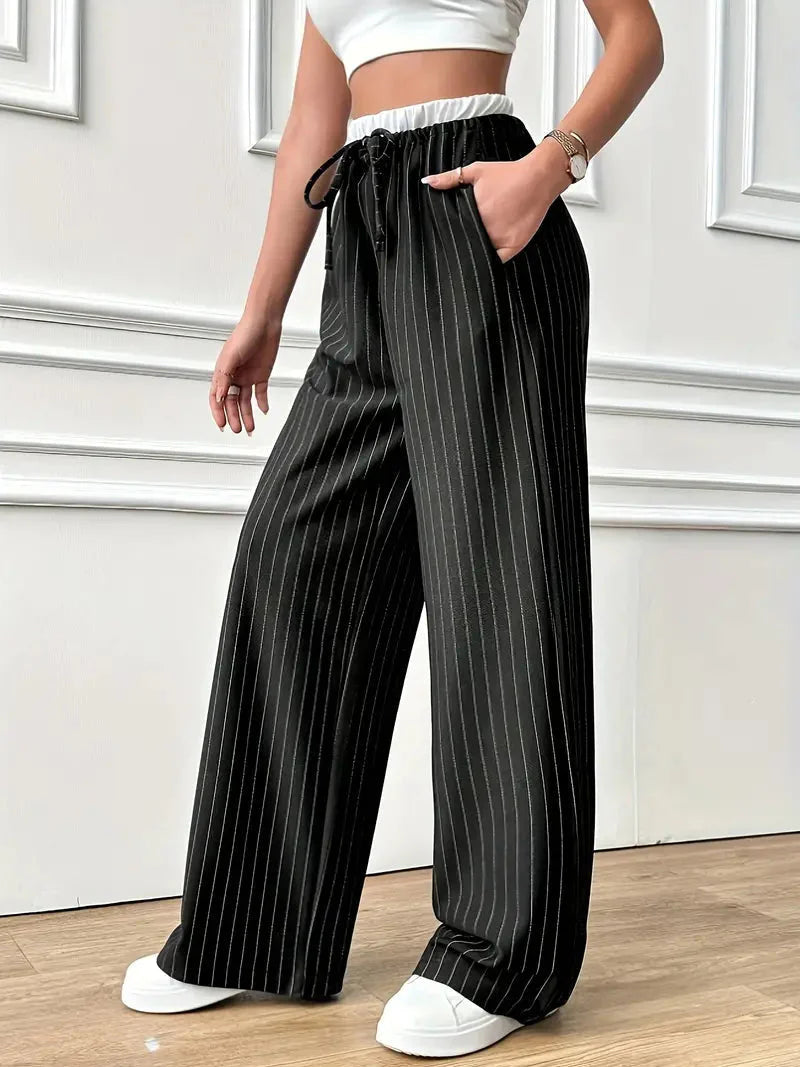 Gestreifte Hose mit Bindegürtel, eleganter High-Waist-Stil und Taschen