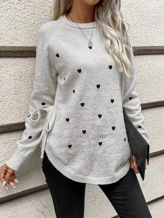 Kuscheliger Herzchen-Pullover mit Rundhals und Raglanärmeln – Stilvoller Winterlook mit modischer Krawatte