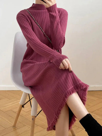 Modisches Midi Strickkleid mit Fransen und Rollkragen für Stil und Komfort