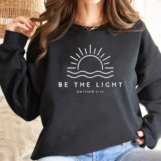 Stylischer Pullover mit inspirierendem "Be the Light"-Spruch