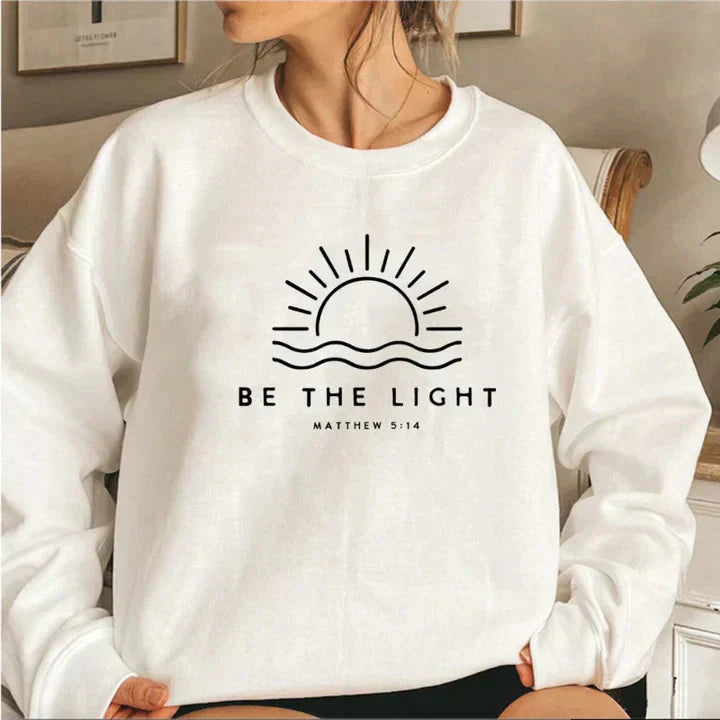 Stylischer Pullover mit inspirierendem "Be the Light"-Spruch