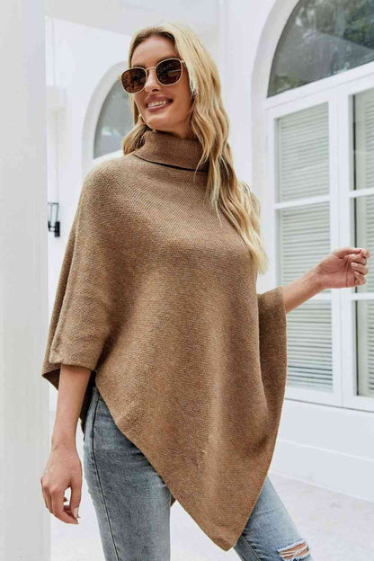 Stylischer Rollkragenponcho mit Knopfdetails für jeden Anlass