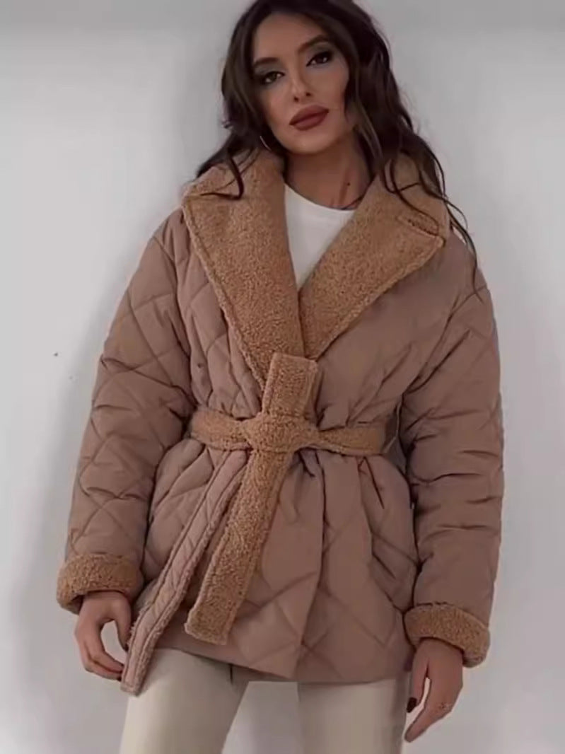 Stylischer Wintermantel mit Karomuster und Taillengürtel für Damen - Trendige Kurzjacke in Apricot, Schwarz und Dunkelbraun