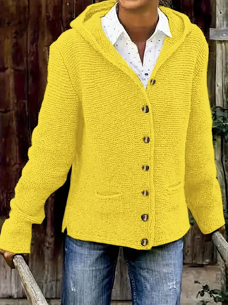 Warm und stilvoll: Hoodie-Strickjacke für gemütliche Herbst- und Winterabende